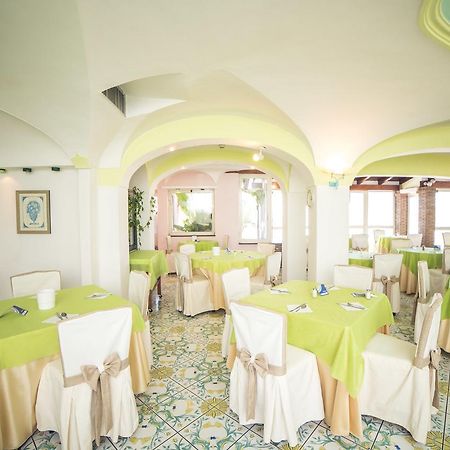 Hotel Carlo Magno Forio di Ischia エクステリア 写真