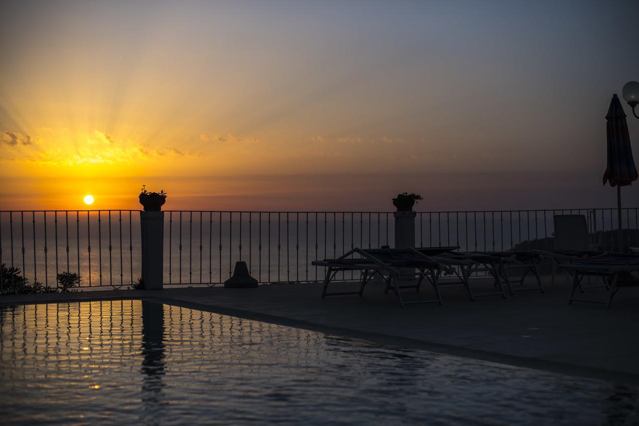 Hotel Carlo Magno Forio di Ischia エクステリア 写真