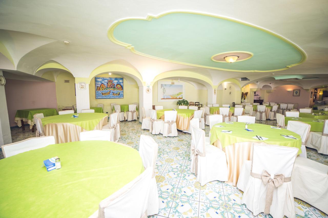 Hotel Carlo Magno Forio di Ischia エクステリア 写真