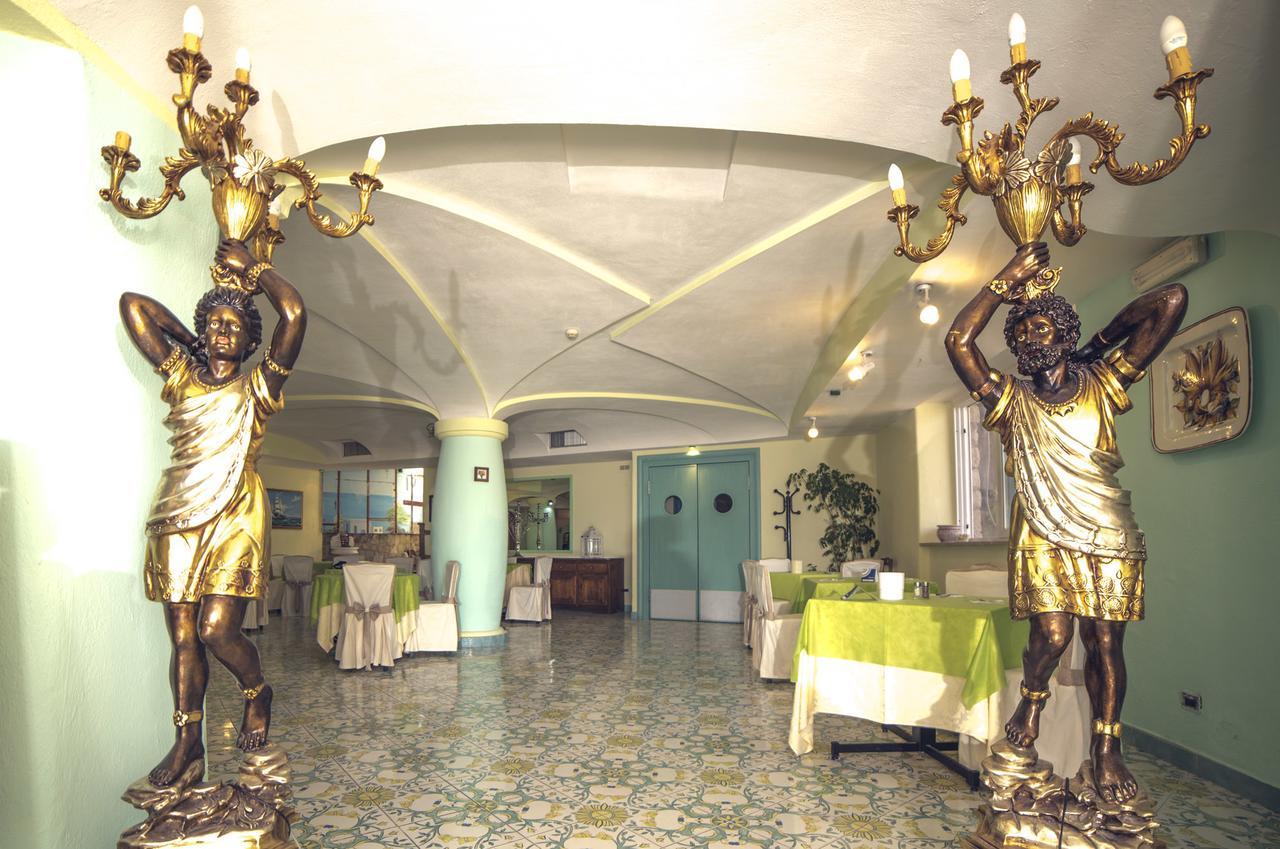 Hotel Carlo Magno Forio di Ischia エクステリア 写真