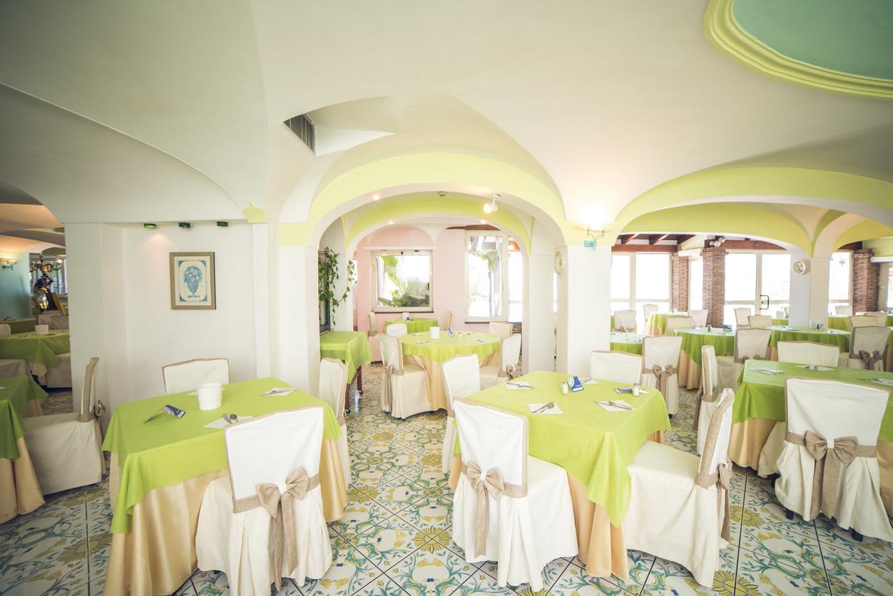 Hotel Carlo Magno Forio di Ischia エクステリア 写真
