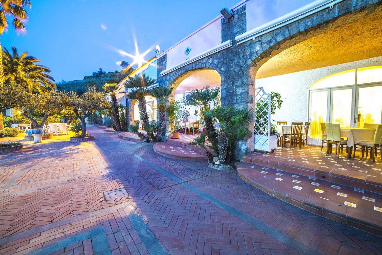 Hotel Carlo Magno Forio di Ischia エクステリア 写真