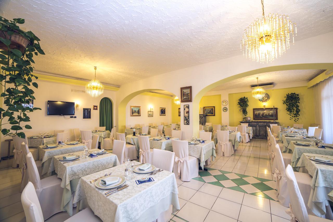 Hotel Carlo Magno Forio di Ischia エクステリア 写真