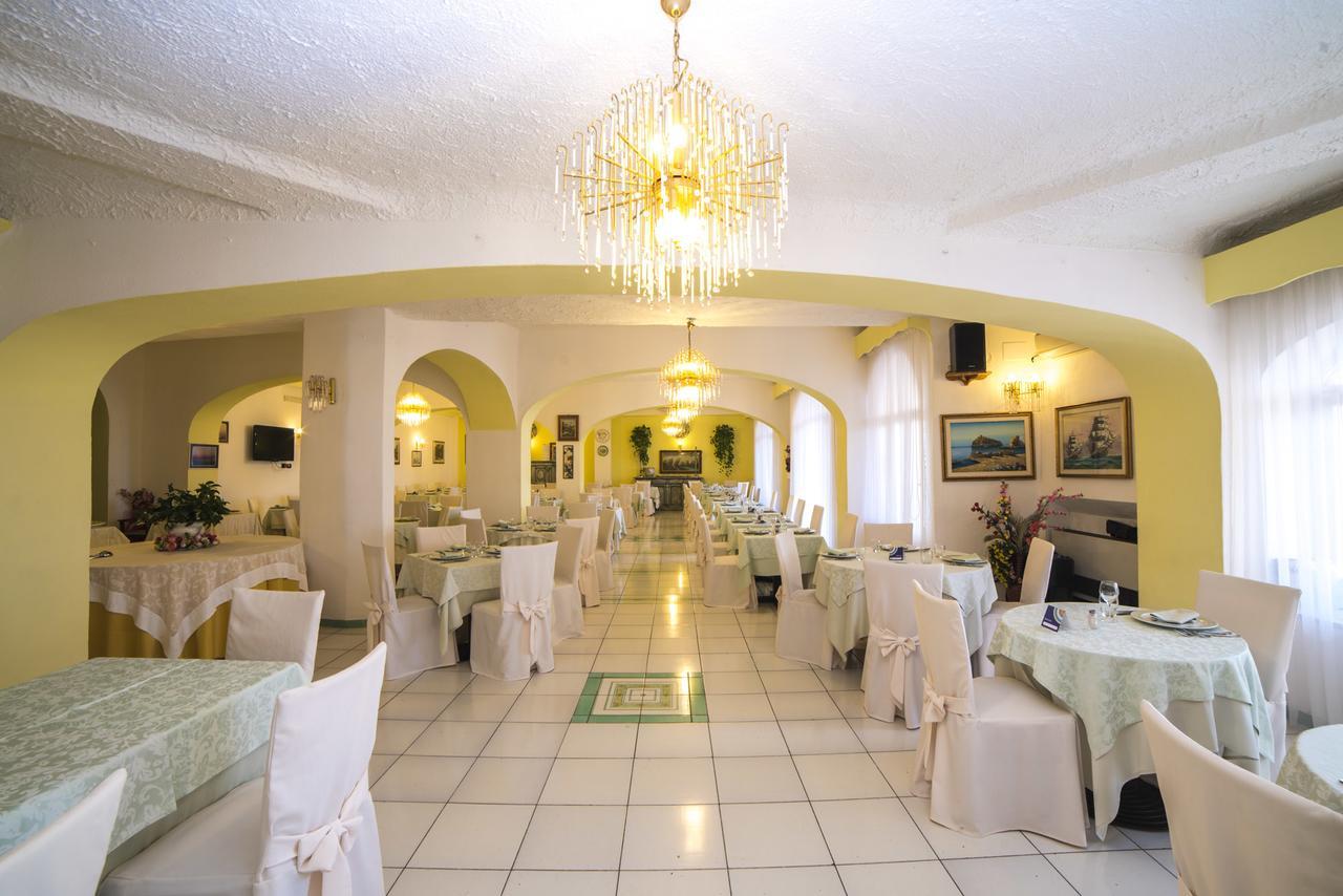 Hotel Carlo Magno Forio di Ischia エクステリア 写真