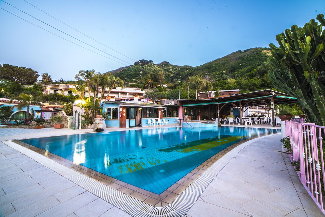 Hotel Carlo Magno Forio di Ischia エクステリア 写真