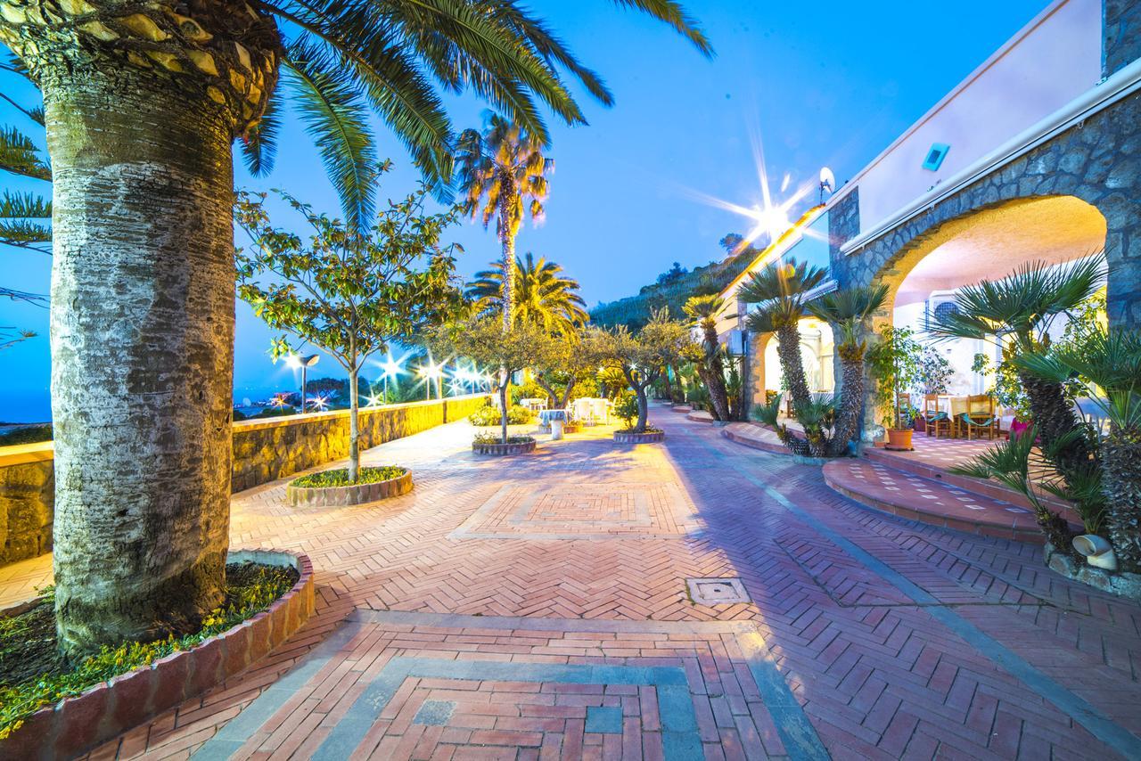 Hotel Carlo Magno Forio di Ischia エクステリア 写真
