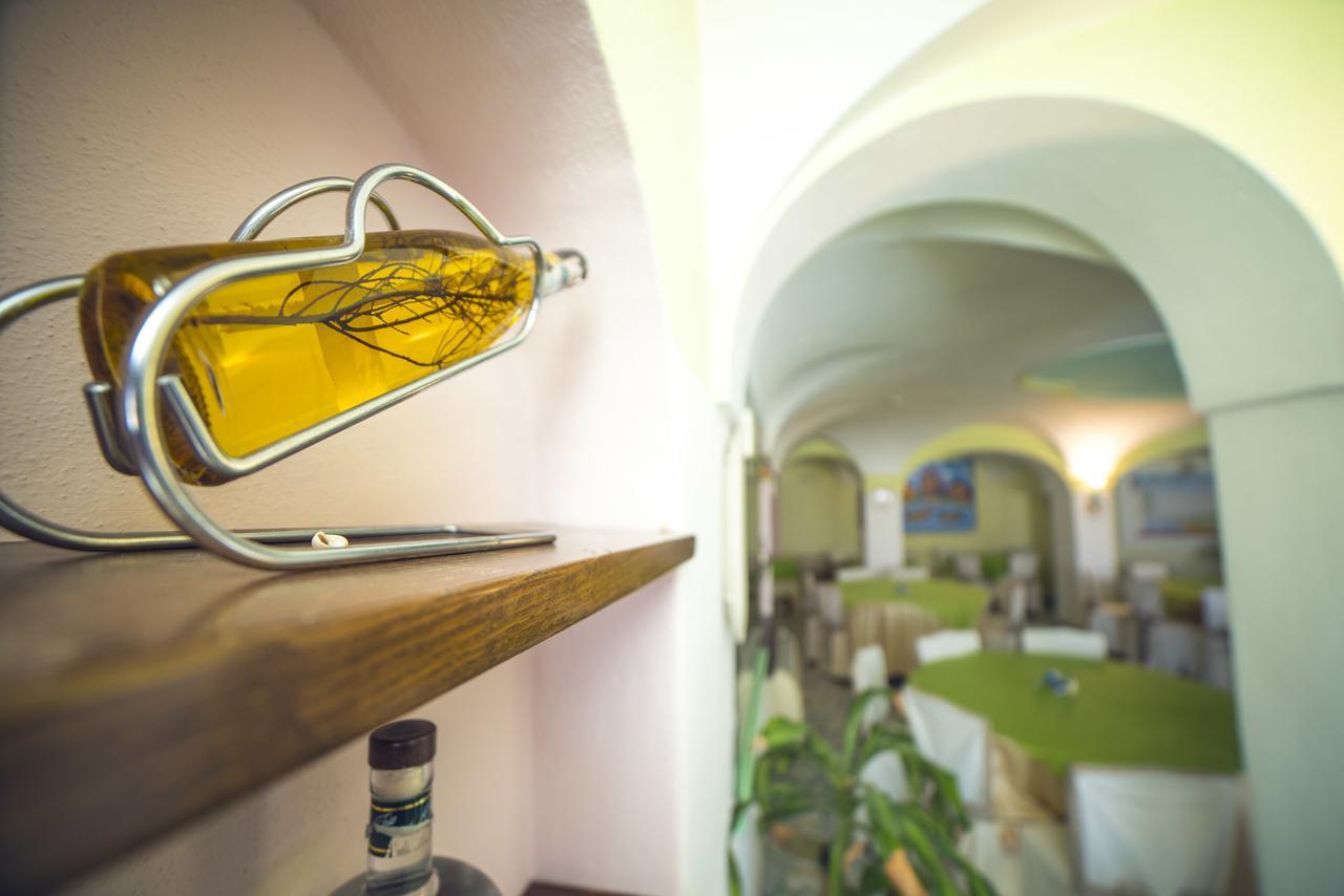 Hotel Carlo Magno Forio di Ischia エクステリア 写真